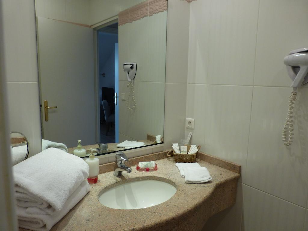 L'Aubiniere Hotel Restaurant & Spa Saint-Ouen-les-Vignes Zimmer foto